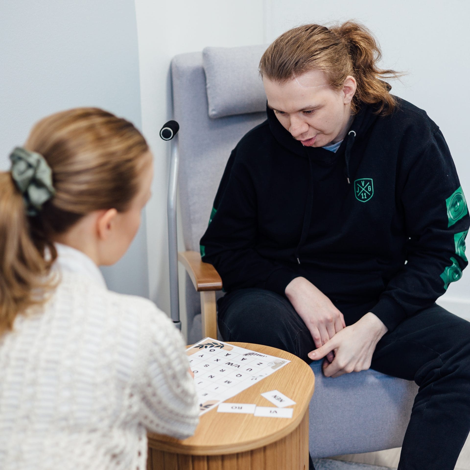Aikuisten puheterapia